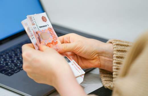 Rusya'da mevduatları rublede tutmak için vergi indirimi