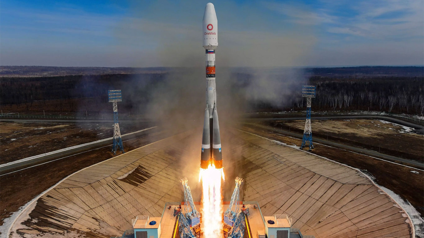 Ek gelir peşinde: Roskosmos roketlere reklam alacak