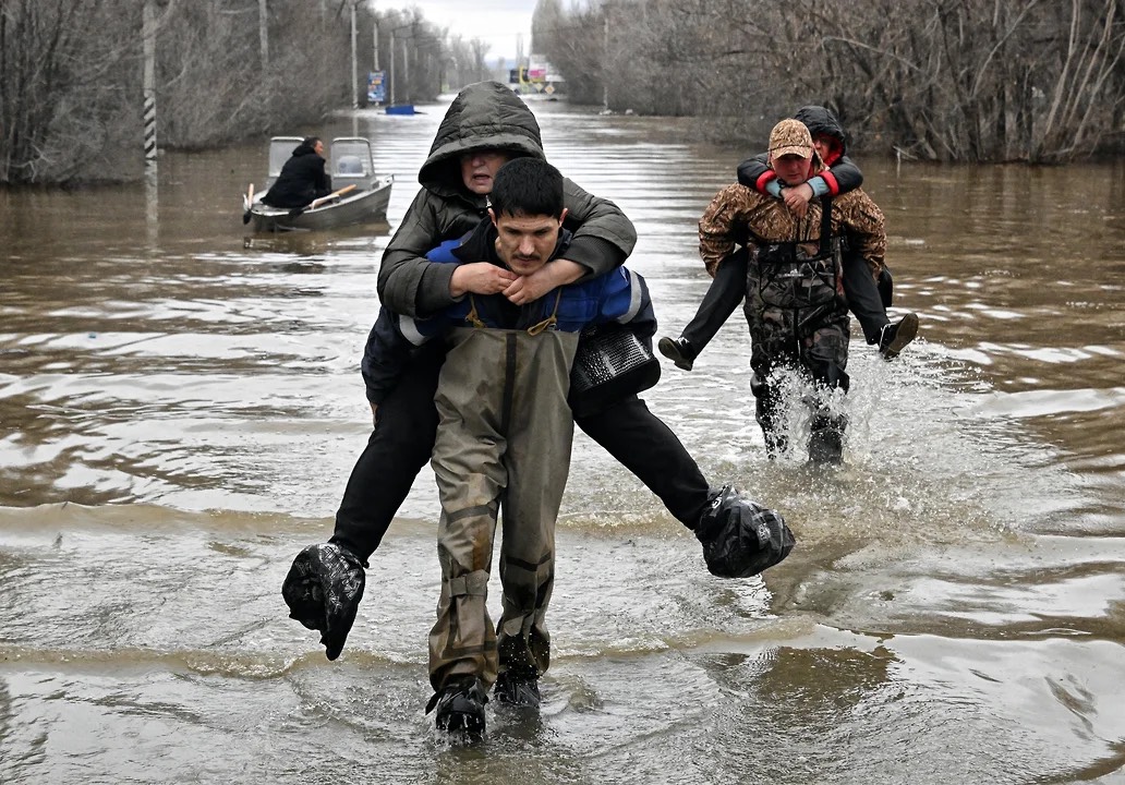 Alarm: Rusya ve Kazakistan sel felaketiyle boğuşuyor