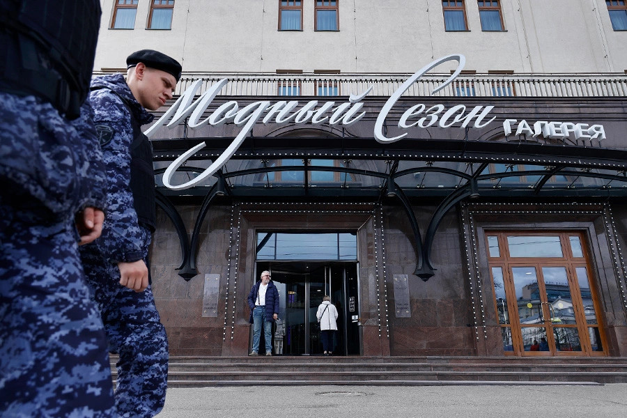 Kremlin'e komşu Four Seasons oteli binasına kısmi haciz