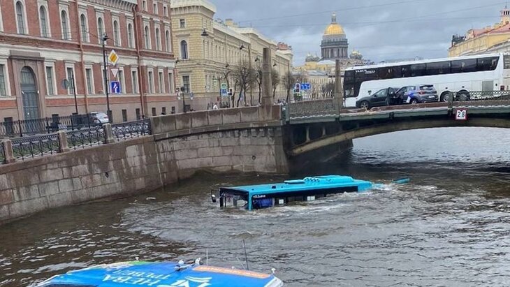 Petersburg'da 20 saat mesai, nehre uçan otobüs: 7 ölü